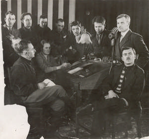 Vertov mit Team von Toningenieuren