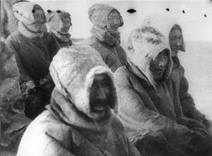 Samojeden schauen auf den Ozean