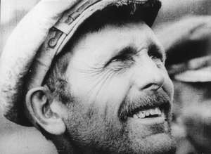 Mann im Profil mit Kappe