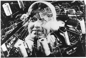 Mehrfachbelichtung Frau am Spinnrad