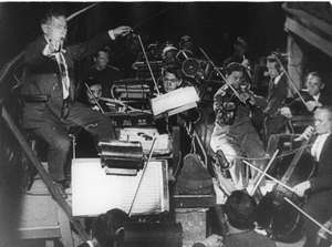 Orchester mit Dirigent