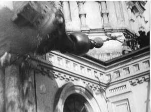 Kirchenspitze fällt