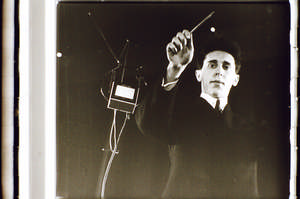 Dirigent, Hand erhoben