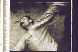 Betrunkener wird hochgehoben