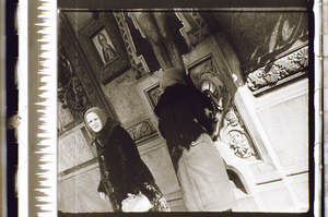 Zwei Frauen am Kreuz