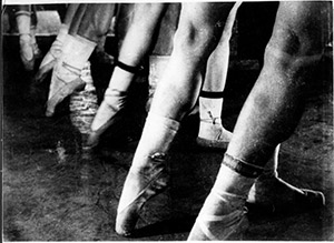 Beine von Ballett-Tänzerinnen